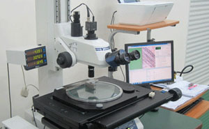 測定顕微鏡 Measuring microscope